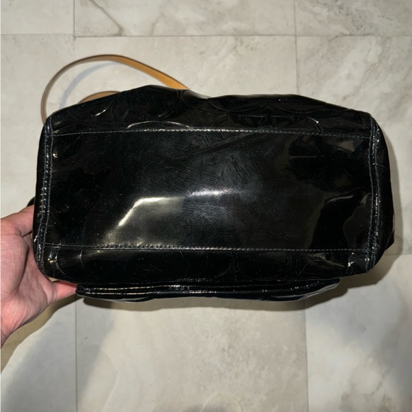 COACH SIGNATURE EMBOSSED LEAH PATENT LEATHER TOTE - Picture 4 of 11